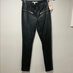 Avec les Filles Black Women's faux leather Jeans with Zipper Details